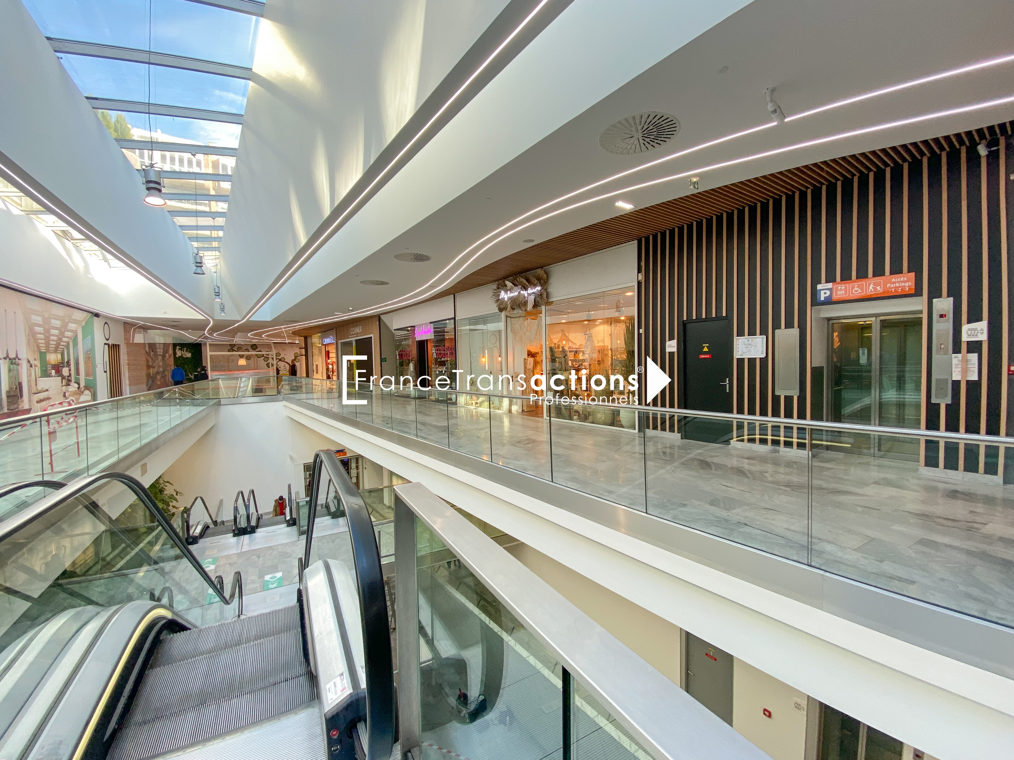 A LOUER LOCAL COMMERCIAL -  HYPER CENTRE - 242M² - LES BOUTIQUES ST GEORGES